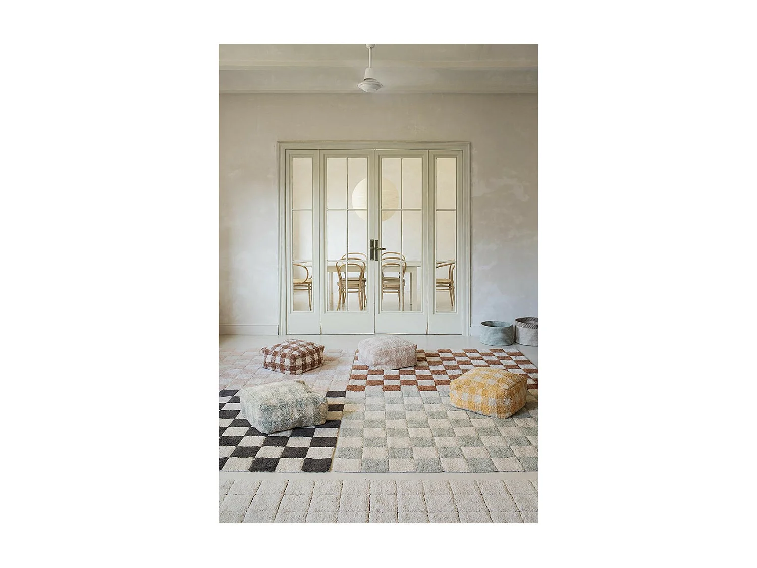 Alfombra ajedrez rosa y beige 120 x 160 cm