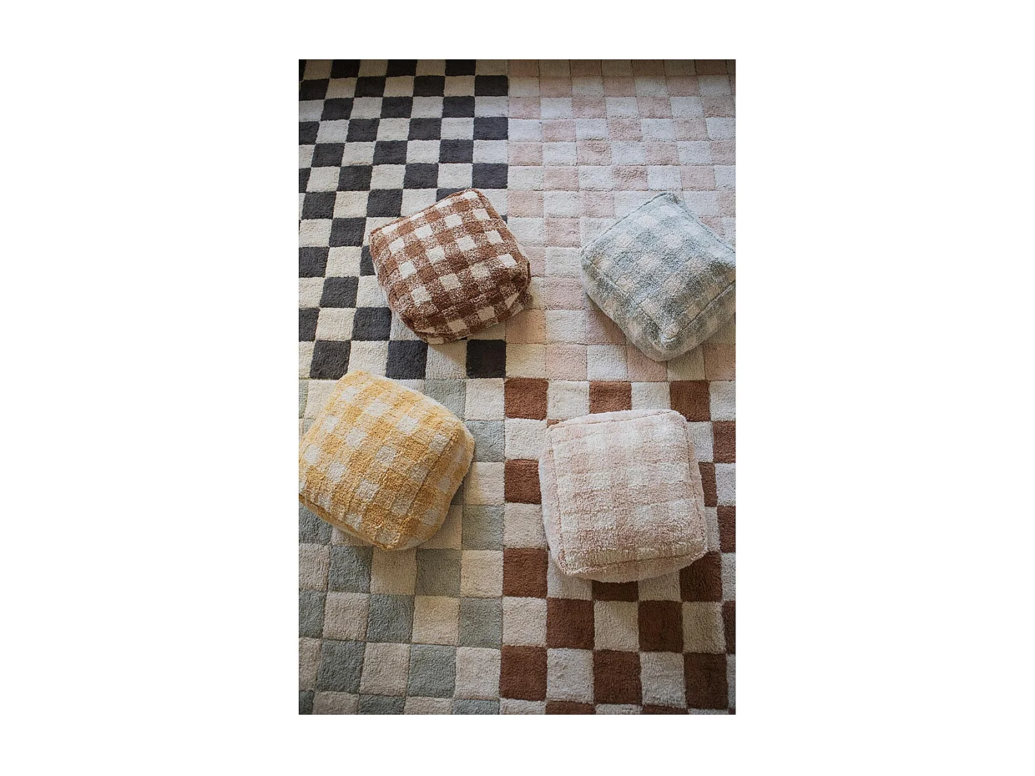 Alfombra ajedrez rosa y beige 120 x 160 cm