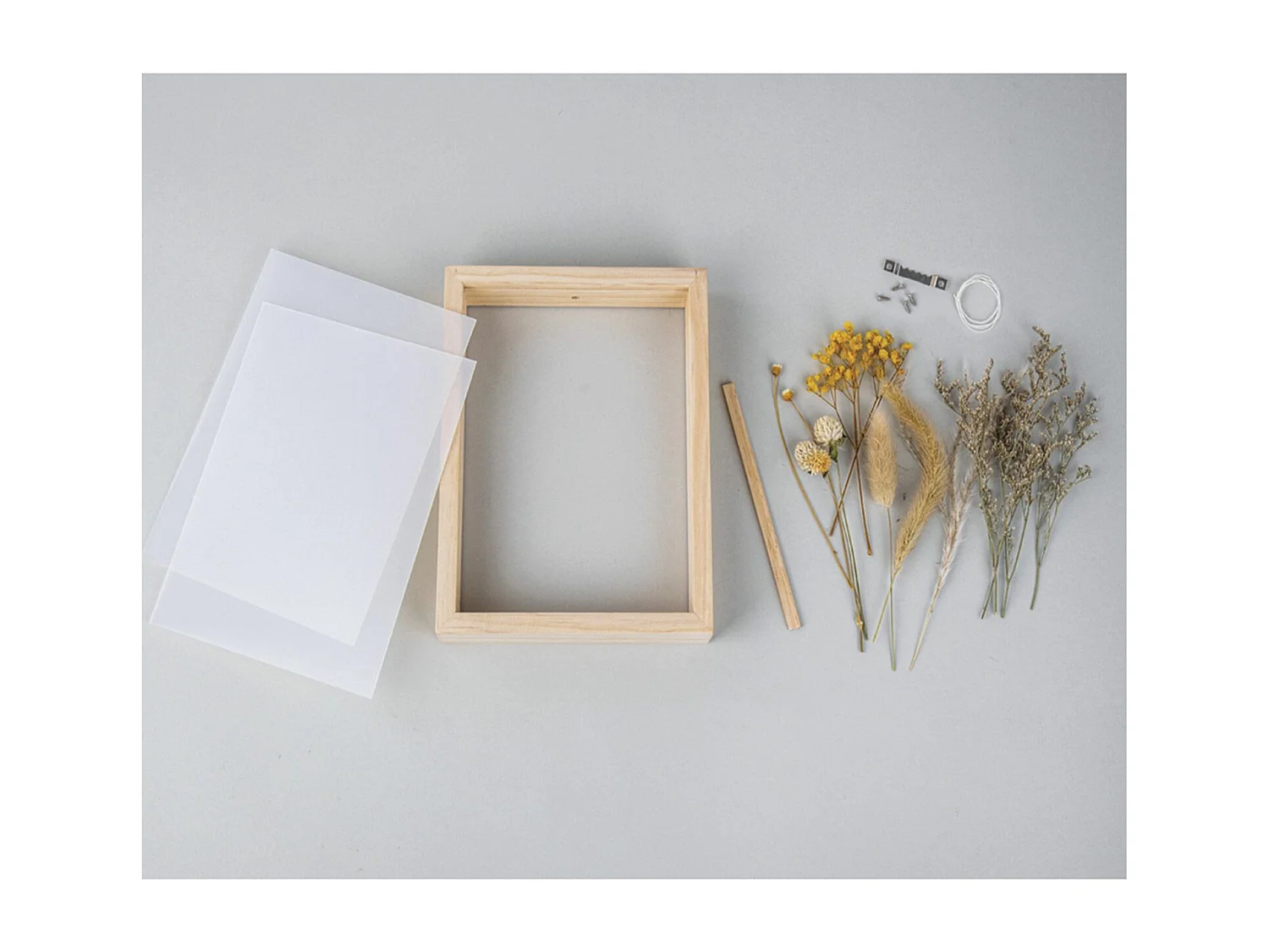 Kit cadre en bois avec fleurs séchées