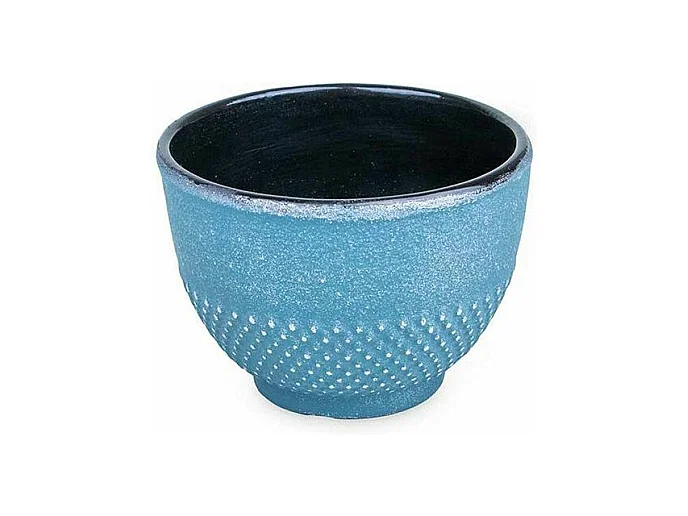 Blauer und silberner Gusseisenbecher