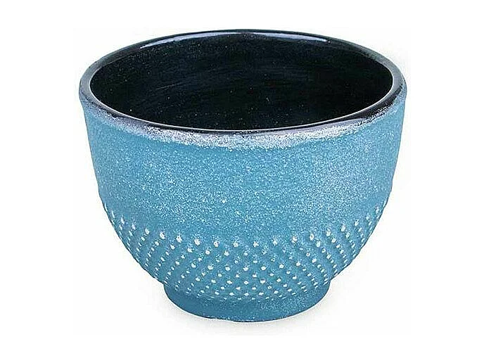 Blauer und silberner Gusseisenbecher