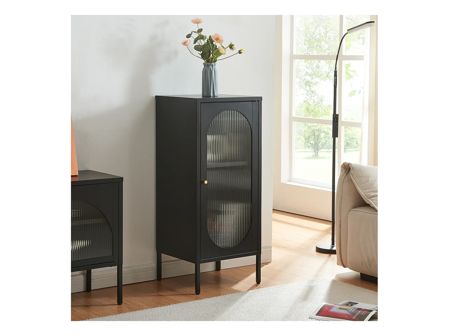 Armoire vitrée Karlskrona acier verre 102 x 43 x 40 cm noir mat [en.casa]