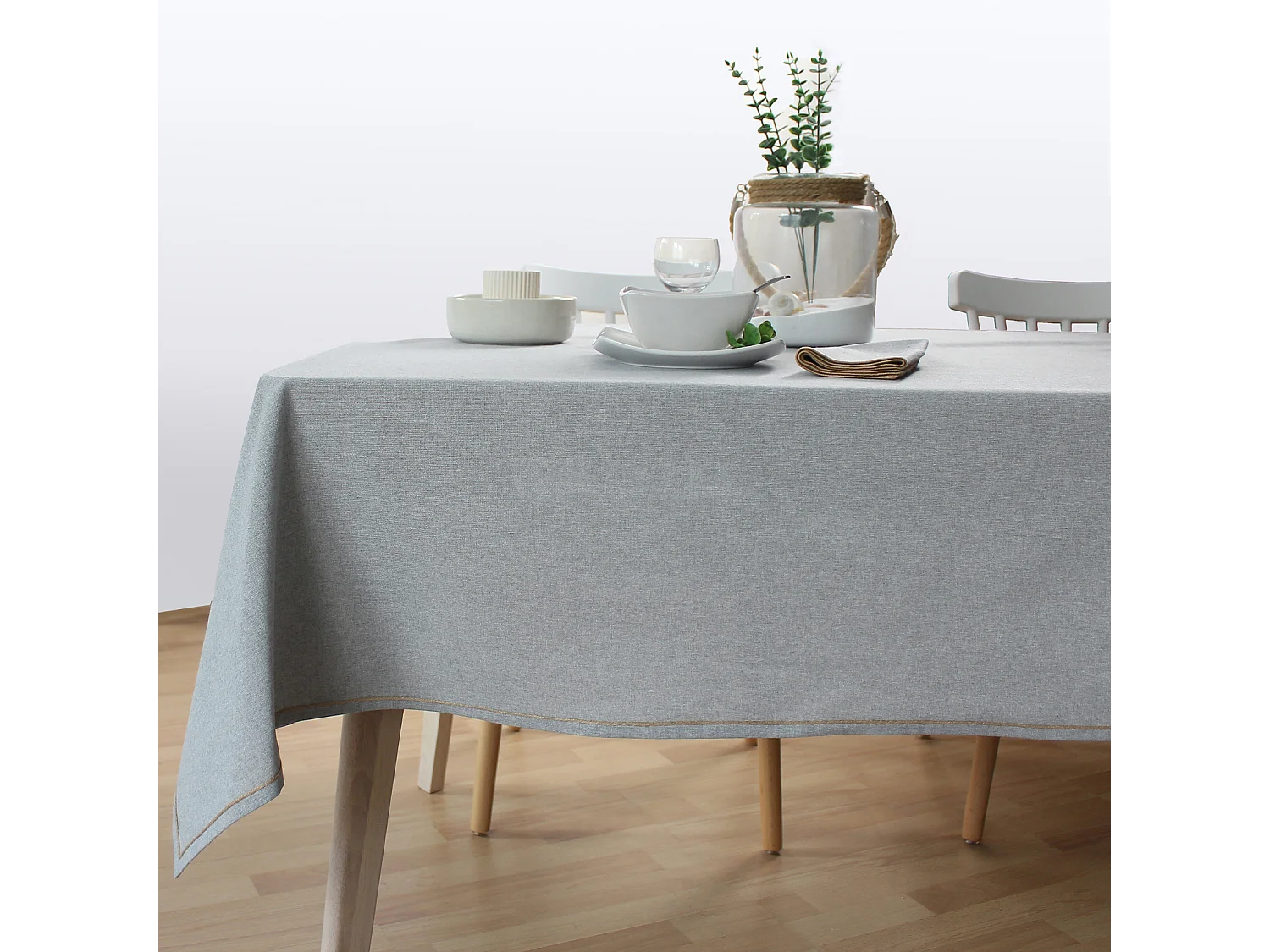 Mantel liso con ribete de yute