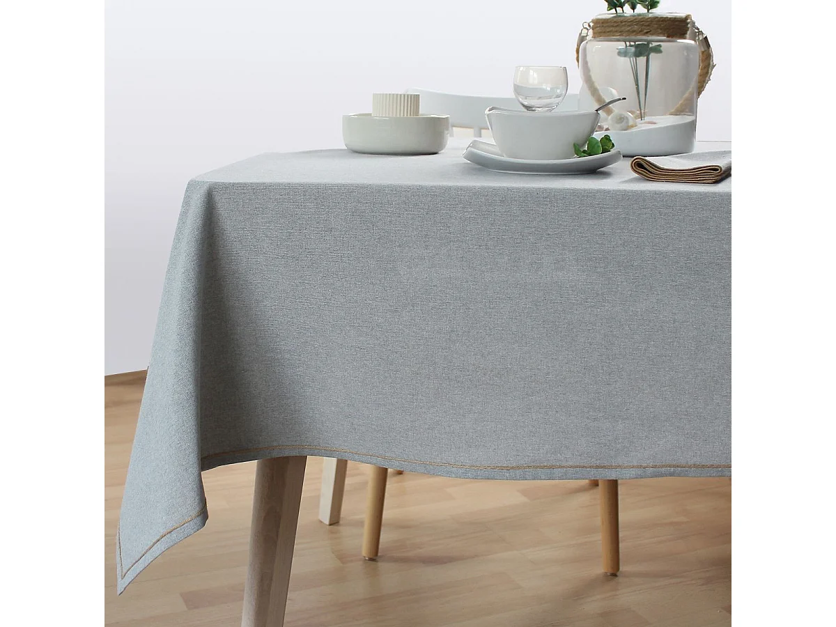 Einfache Tischdecke mit Wellenkante aus Jute