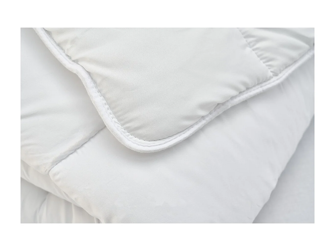 Couette Chaude Anti-acariens 220x240cm