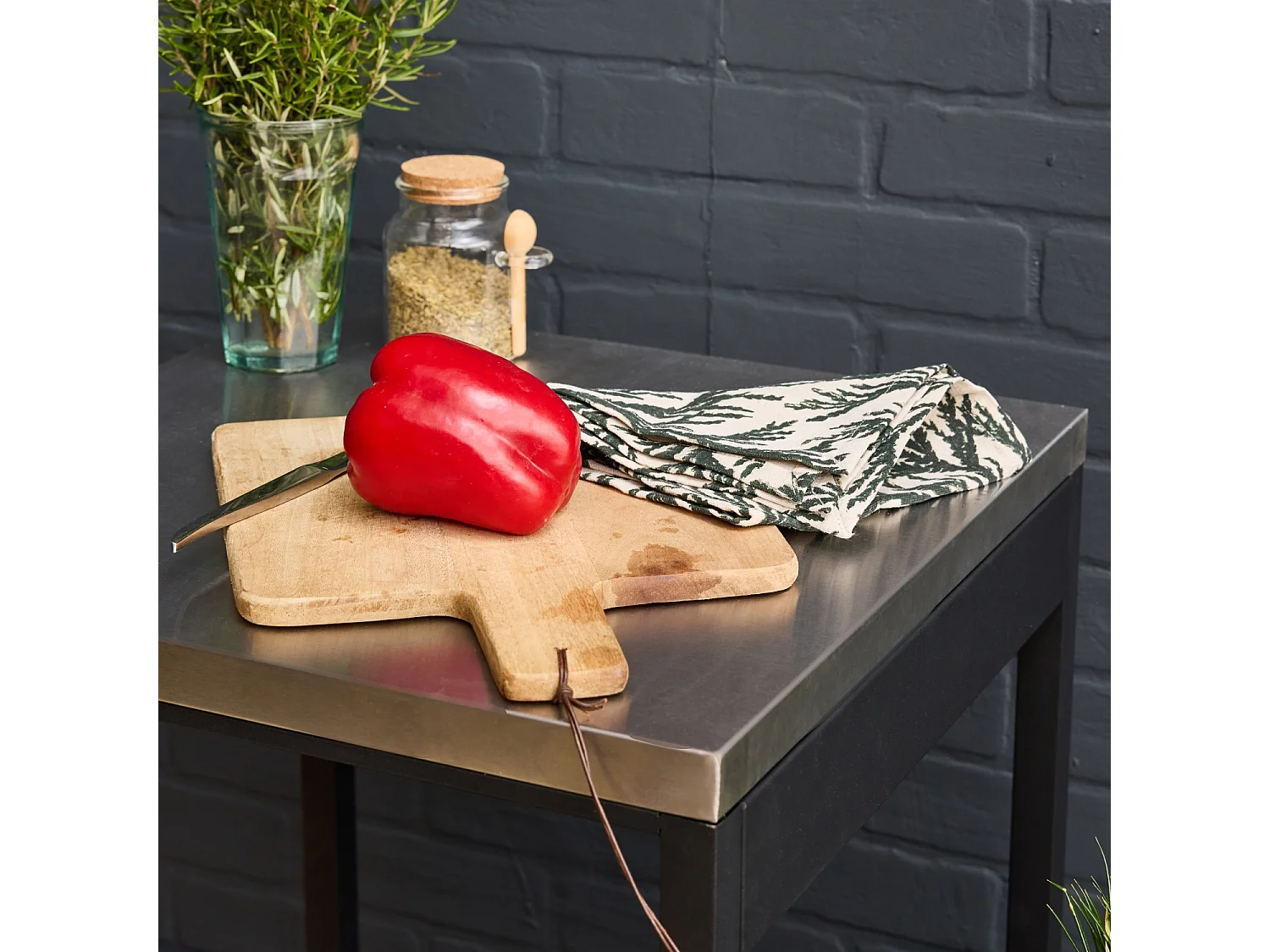 Cuisine d'extérieur en acier noir avec 2 étagères L49cm