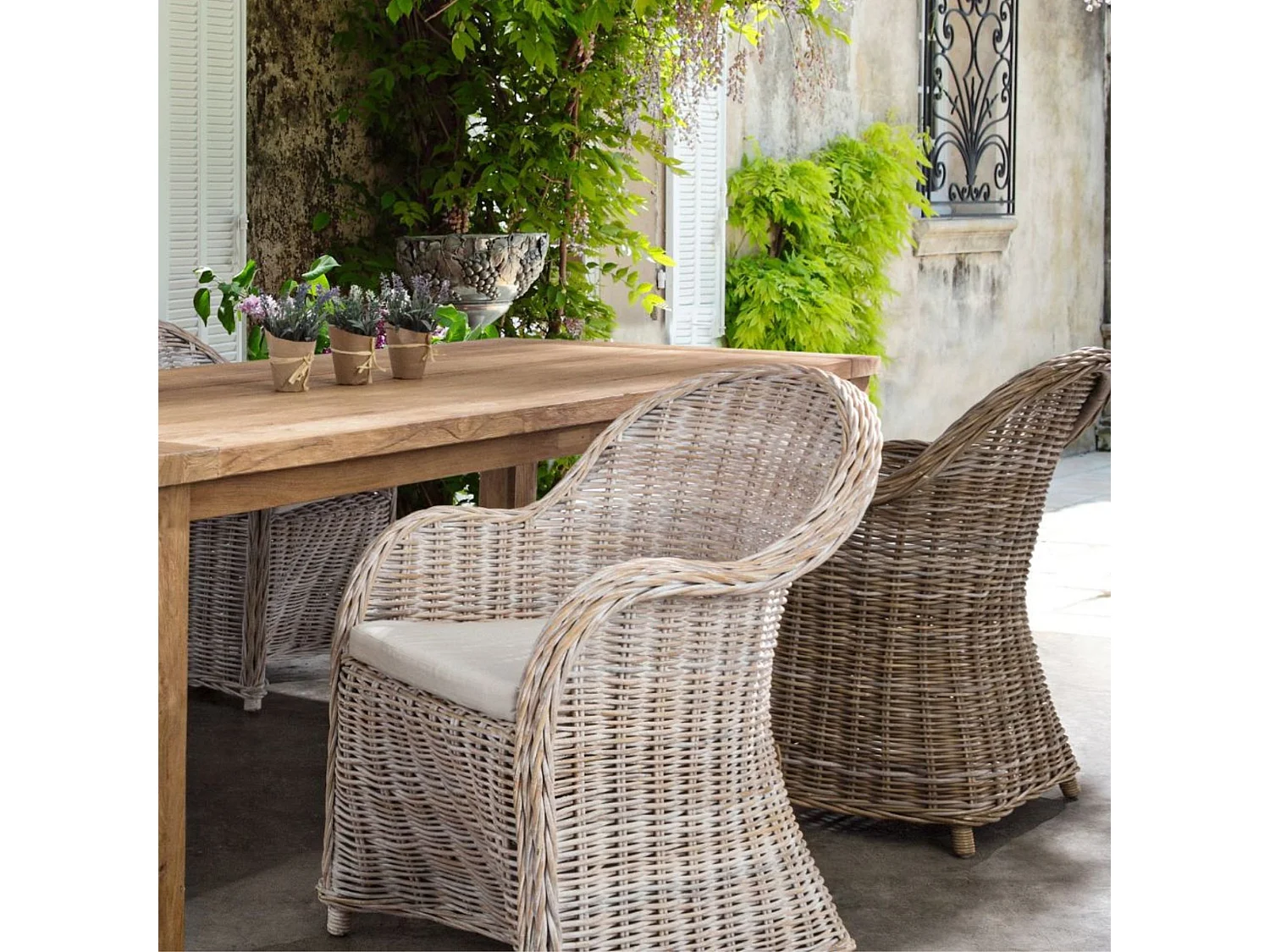 Fauteuil en rotin blanchi et coussin en coton - SAINT TROPEZ