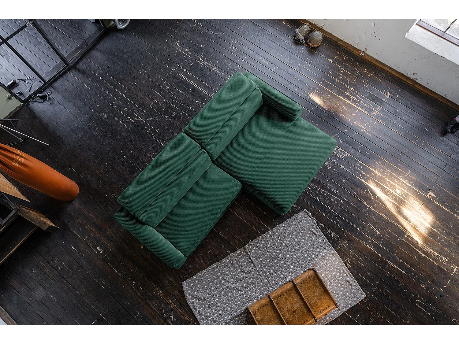 Sofá esquinero - verde esmeralda Pana - LAISKA