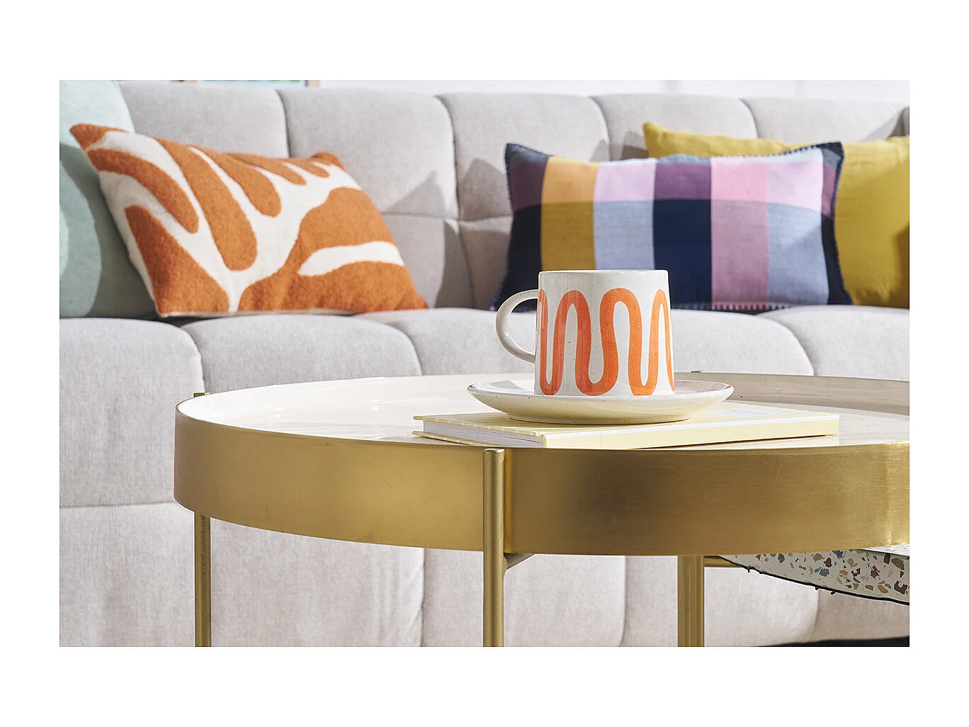 Mesa de centro con tablero reversible azul petróleo y blanco SATEEN