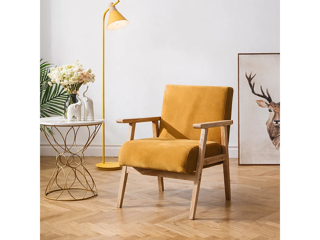 Fauteuil de salon en bois massif et velours jaune moutarde