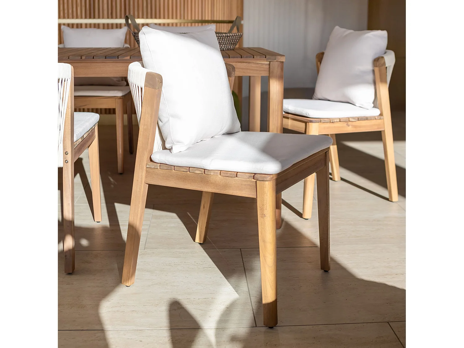 Now's Home - Ensemble De Jardin Table 2m+ 8 Chaises En Acacia Avec Coussin Blanc Fidji