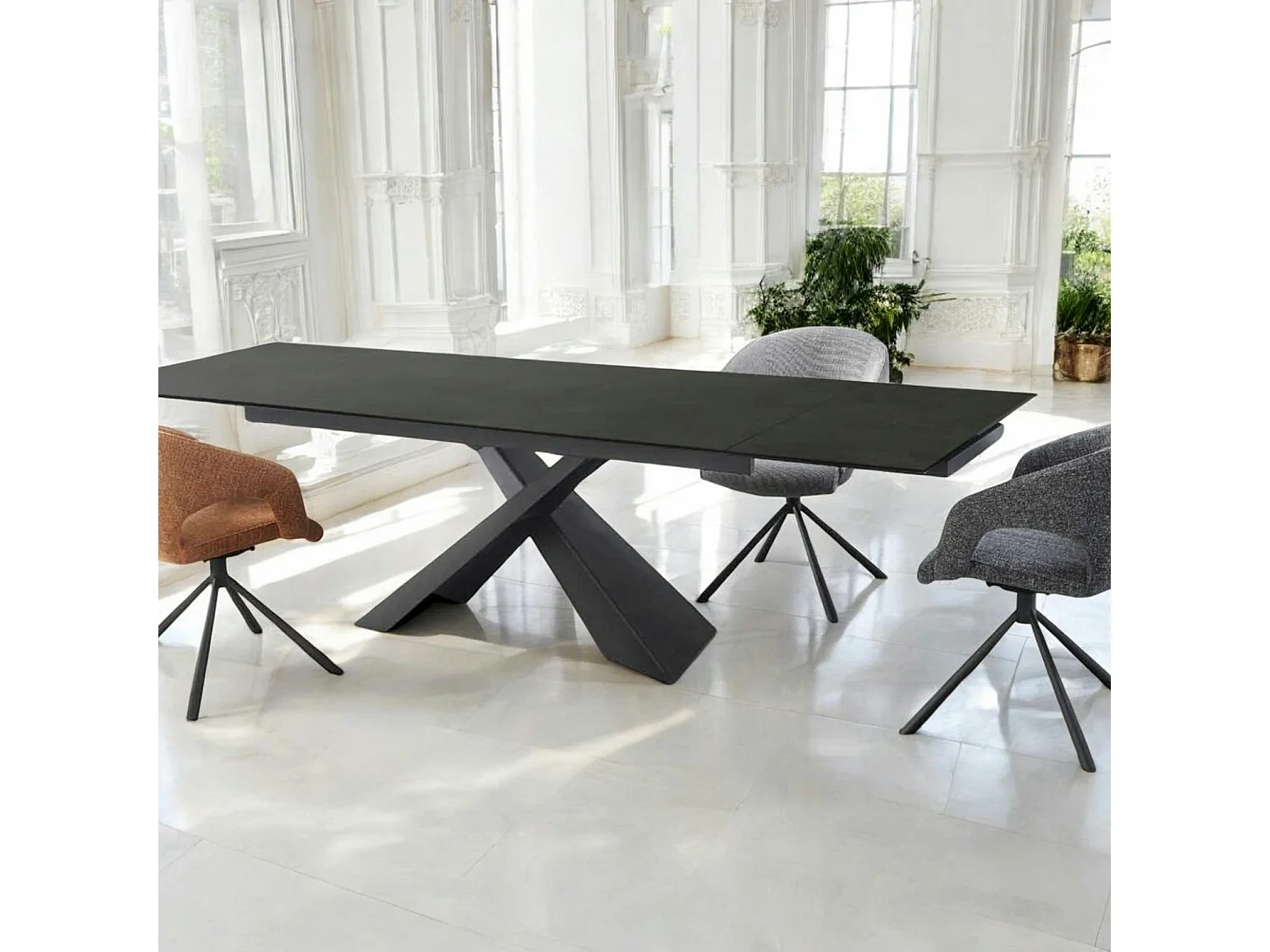 Table à manger en céramique grise avec pied en croix 180-280 cm LOMBARDIE