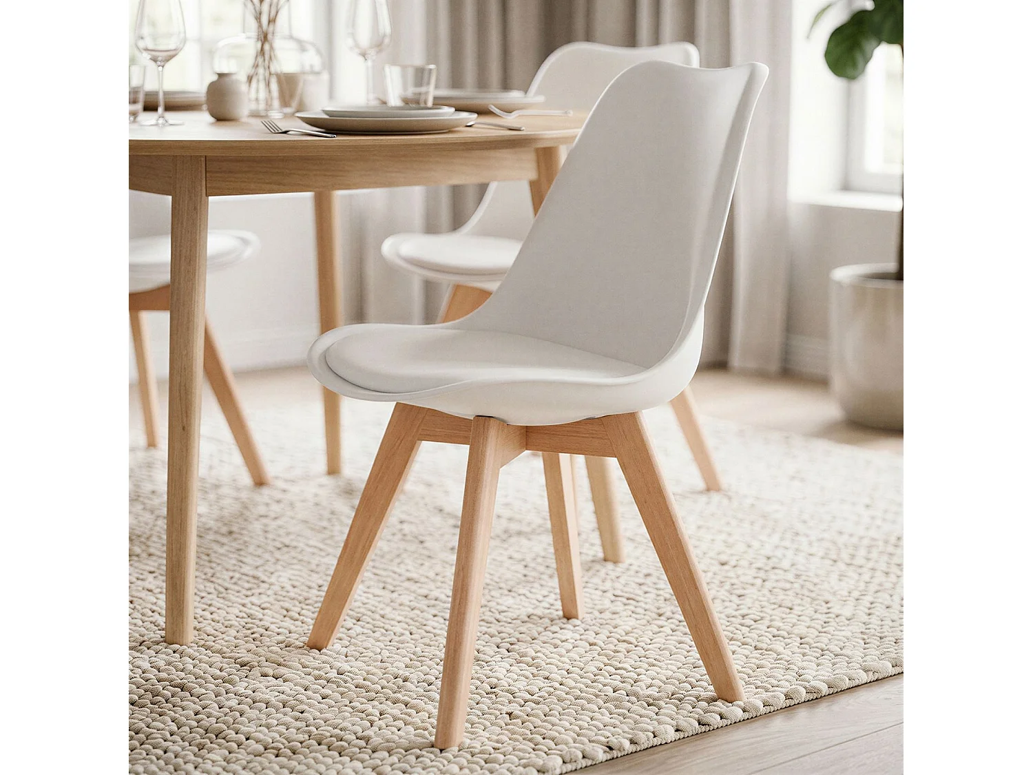 Lot de 4 chaises de salle à manger ABBY style scandinave design nordique piètement bois massif, siège coque en plastique blanc