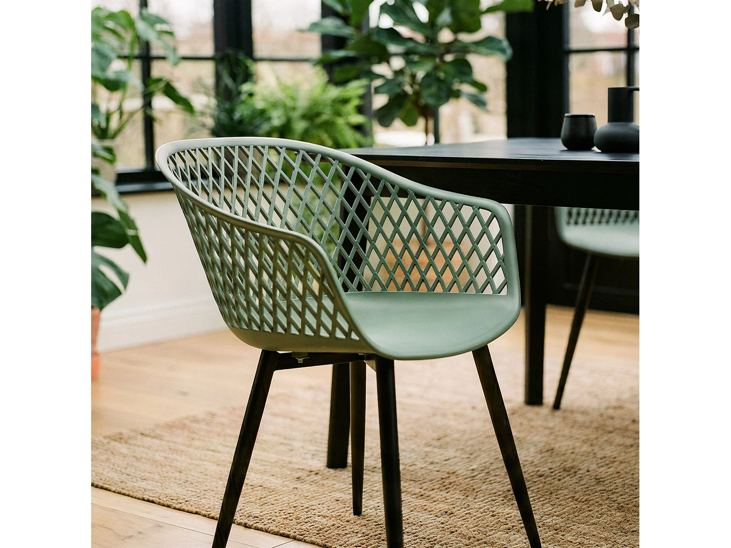 Lot de 4 chaises de salle à manger ou cuisine MADEIRA en plastique vert de gris