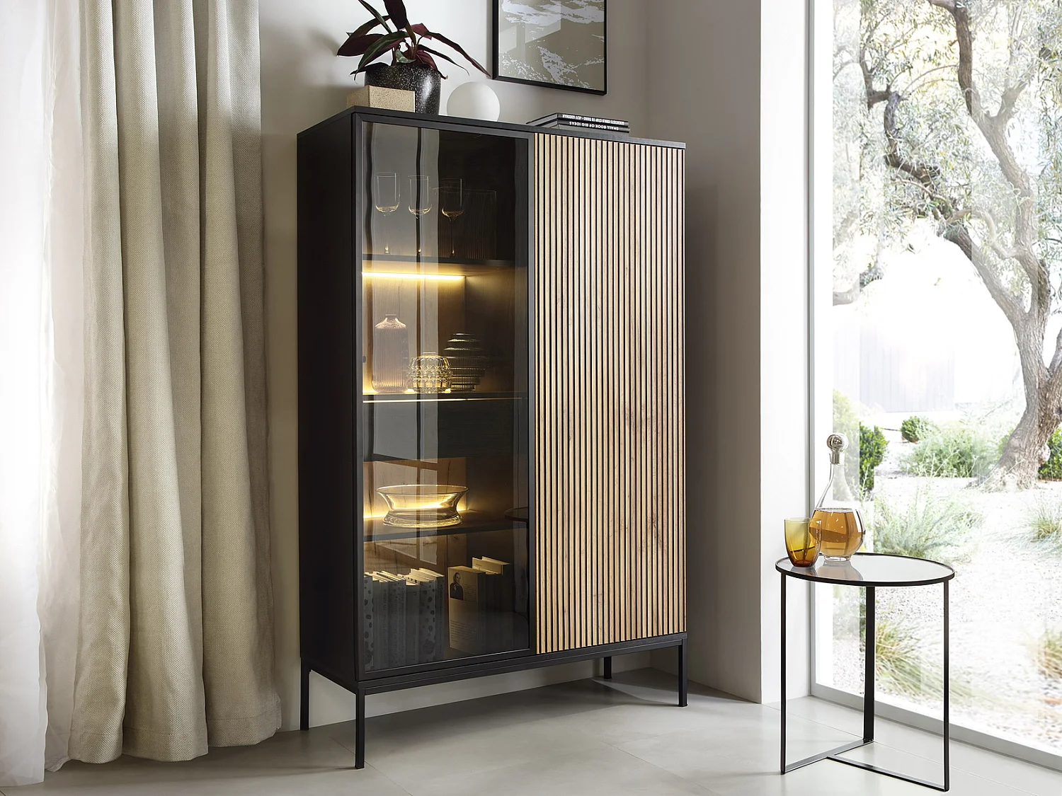 Vitrine 160 cm mit Schublade Haller - Loft Stil, LED-Beleuchtung, Lamellen (Schwarz + Braun)