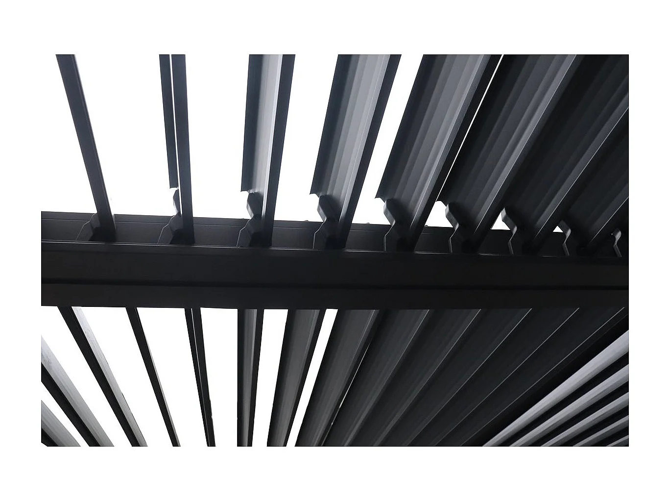 Pergola bioclimatique toit 2 pans "Victoria" en aluminium et métal- 3,5 x 4 m - Gris