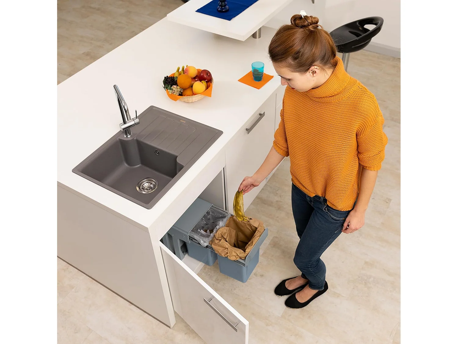 Conteneur de tri pour meuble de cuisine, 2 poubelles sous évier 8L, fixation par le bas et extraction manuelle, poubelles amovibles, avec couvercle