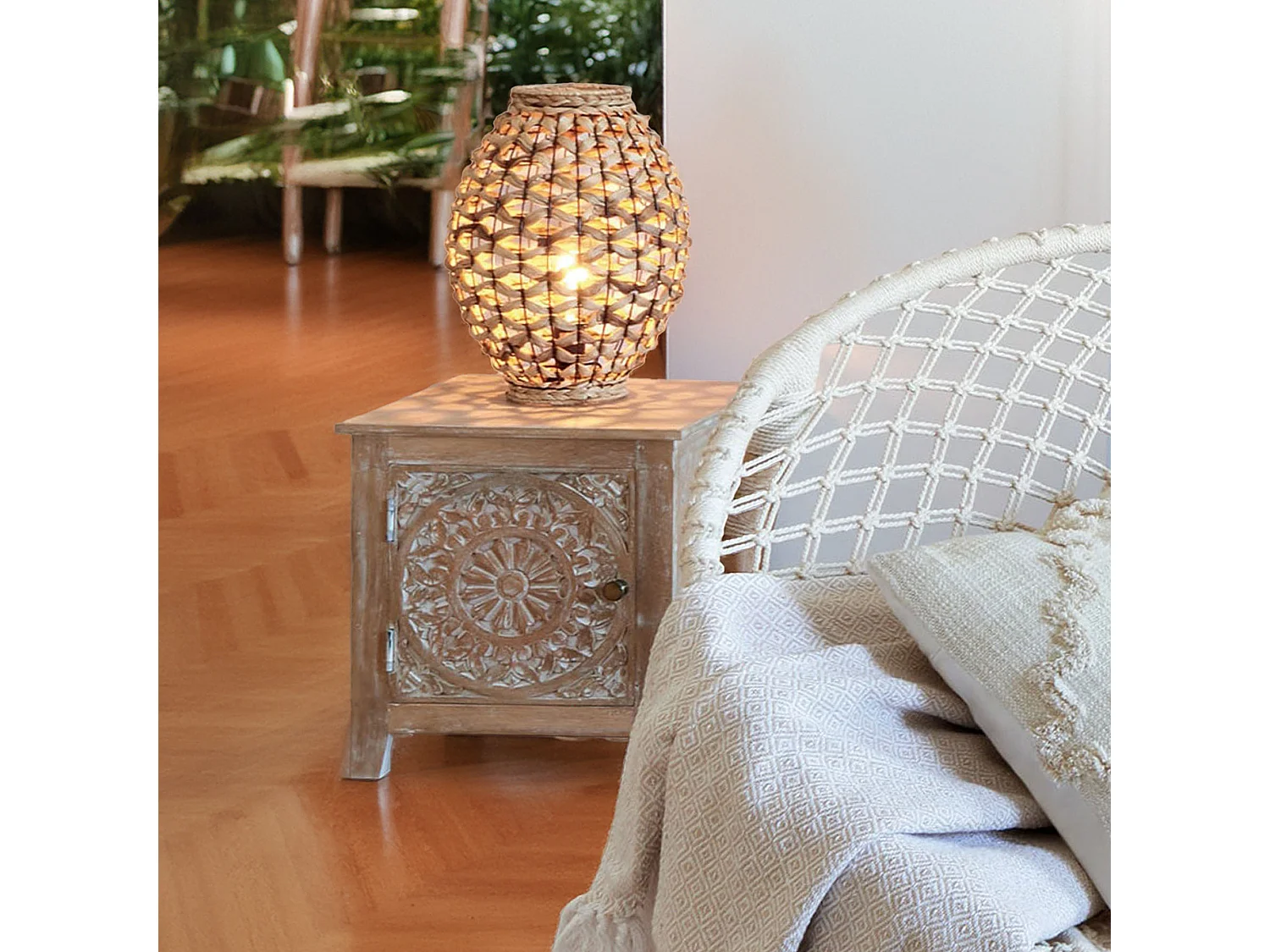 WELL HOME - Table de chevet en bois sculpté aux dimensions compactes