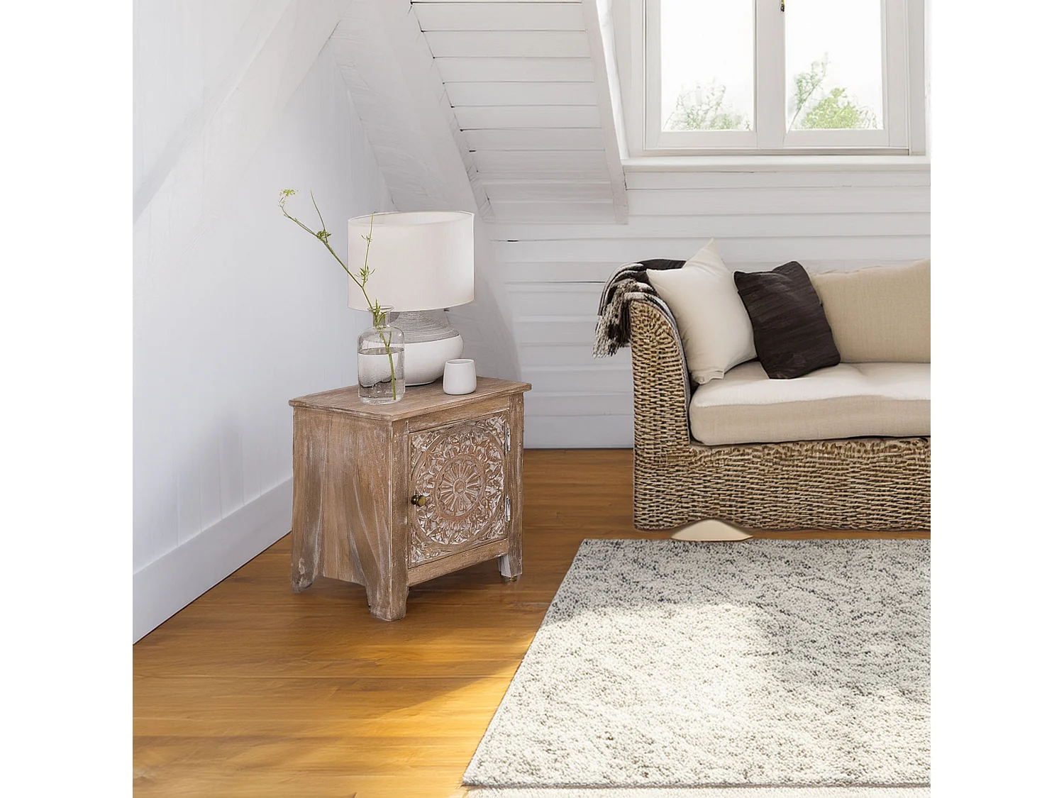 WELL HOME - Table de chevet en bois sculpté aux dimensions compactes