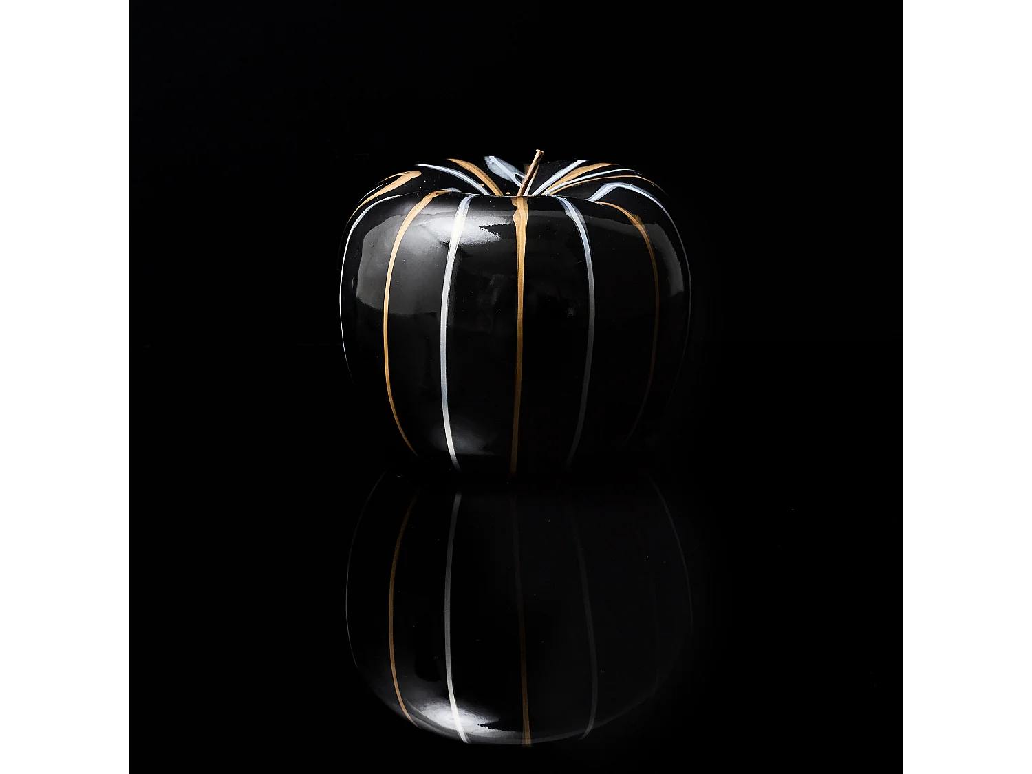 Statue Pomme Coulure Bronze Et Argent H27cm Noir, Argent, Marron