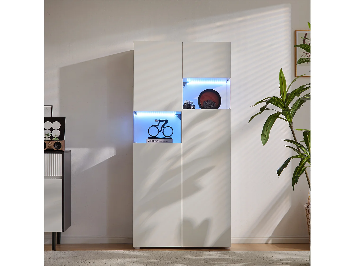 Vitrine avec 4 portes et 2 compartiments - 80 x 38 x 170 cm - LEDs - Panneau de particules - Coloris blanc