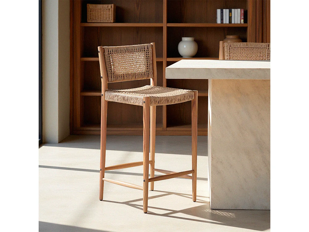 Nuri - Lot de 2 tabourets de bar intérieur/extérieur en bois d'acacia et résine tressée H66cm - Bois clair