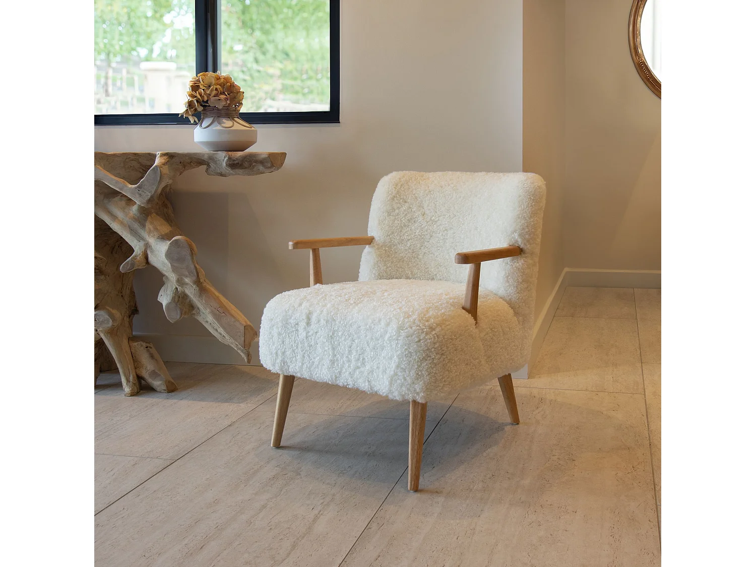 Now's Home - Fauteuil Effet Fourrure Ecru Structure En Bois 62x65.5x70.5cm Eliot