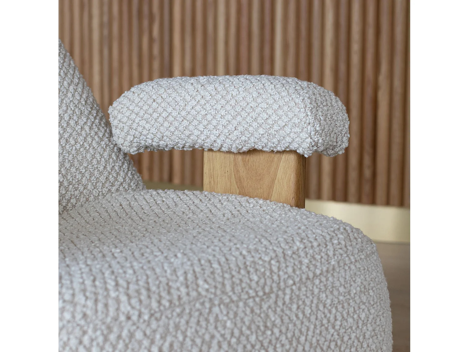 Now's Home - Fauteuil En Bouclette Beige  Structure En Bois 72x75x73.5cm Ulysse