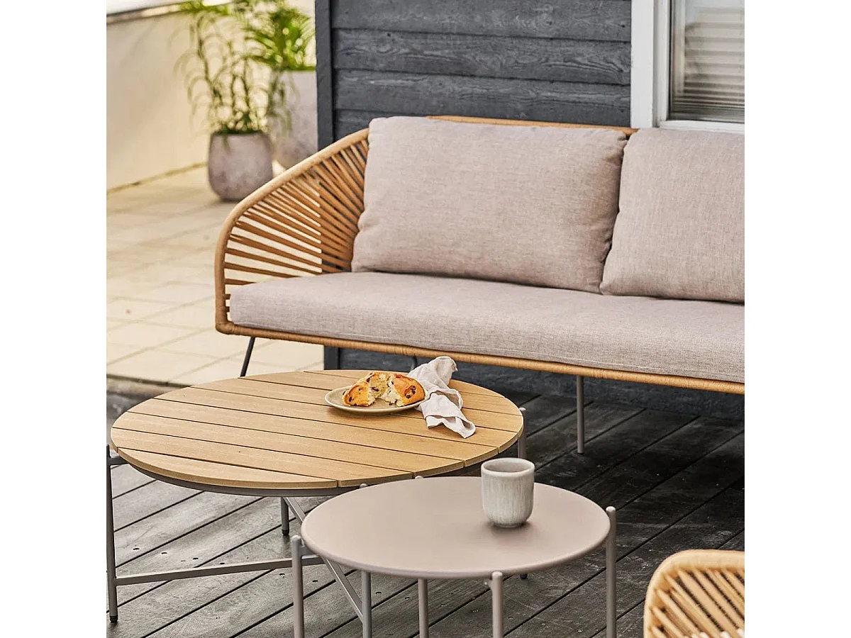 NOALIA - Salon de Jardin Complet Tables Gigogne Beige en Acier et Imitation Rotin