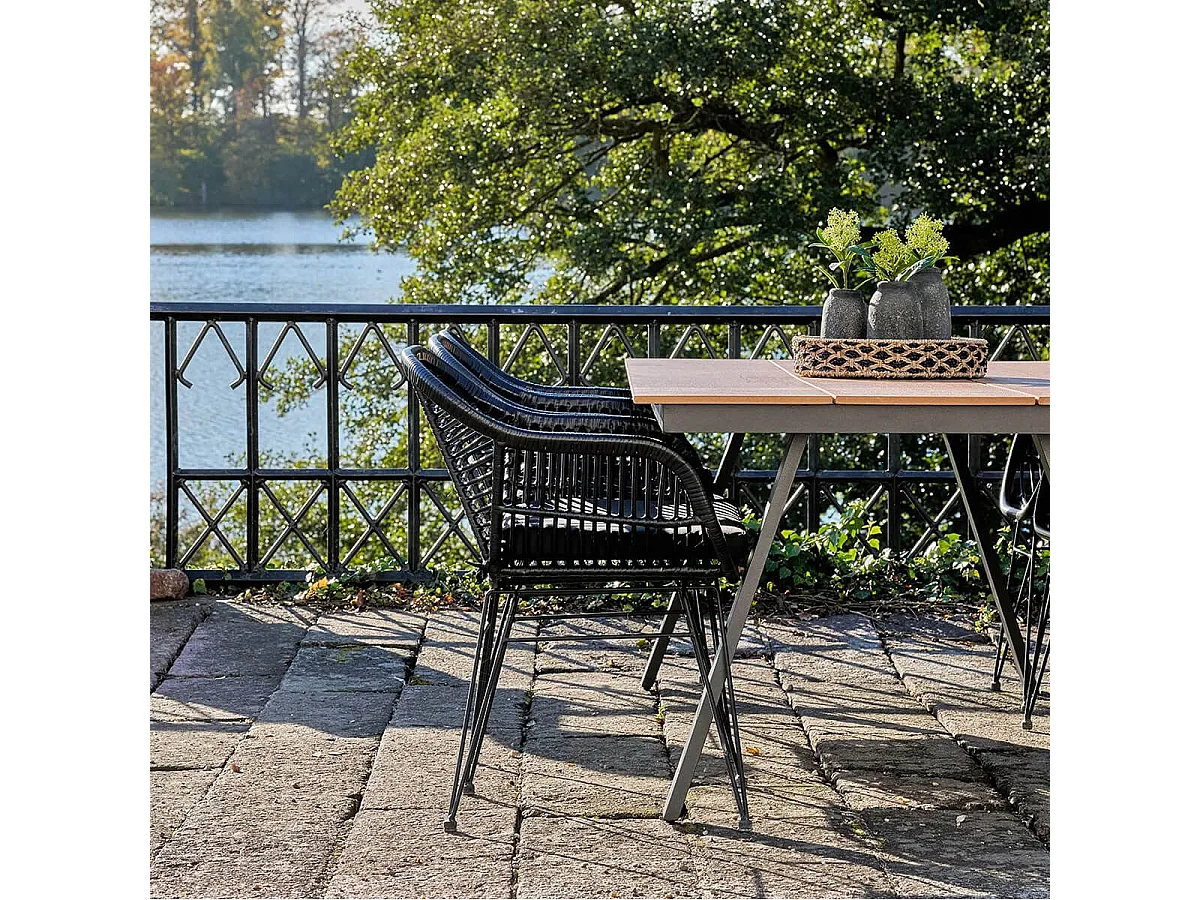 CLIFF - Table de Jardin Plateau en PE Aspect Bois Naturel Pieds en Aluminium Noir