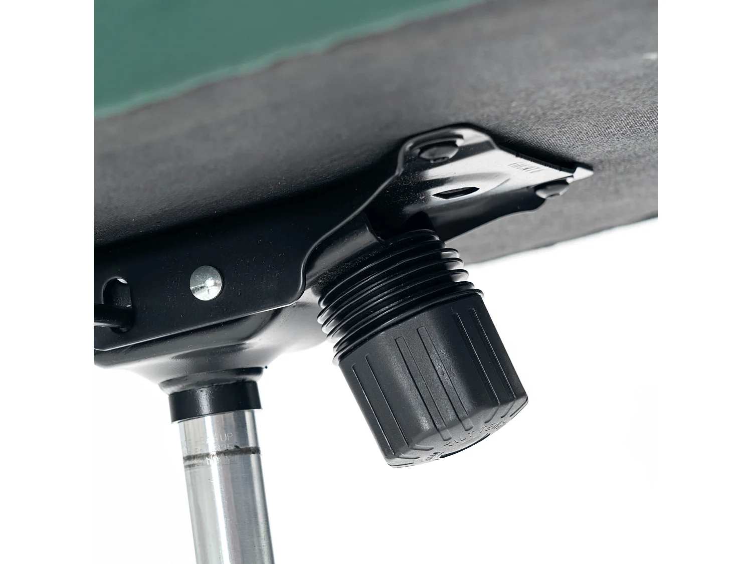 URBAN MEUBLE Fauteuil de bureau scandinave avec accoudoirs, 360°, en velours vert IRIS SMALL VELVET GREEN