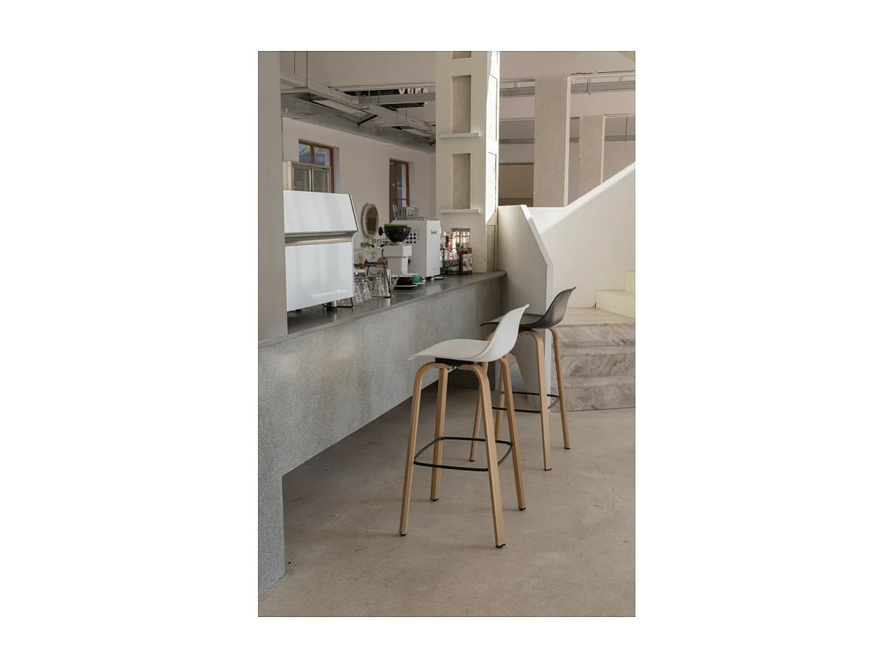 Lot de 4 tabourets de bar blancs style scandinave avec pieds effet bois en métal - Hauteur 66cm