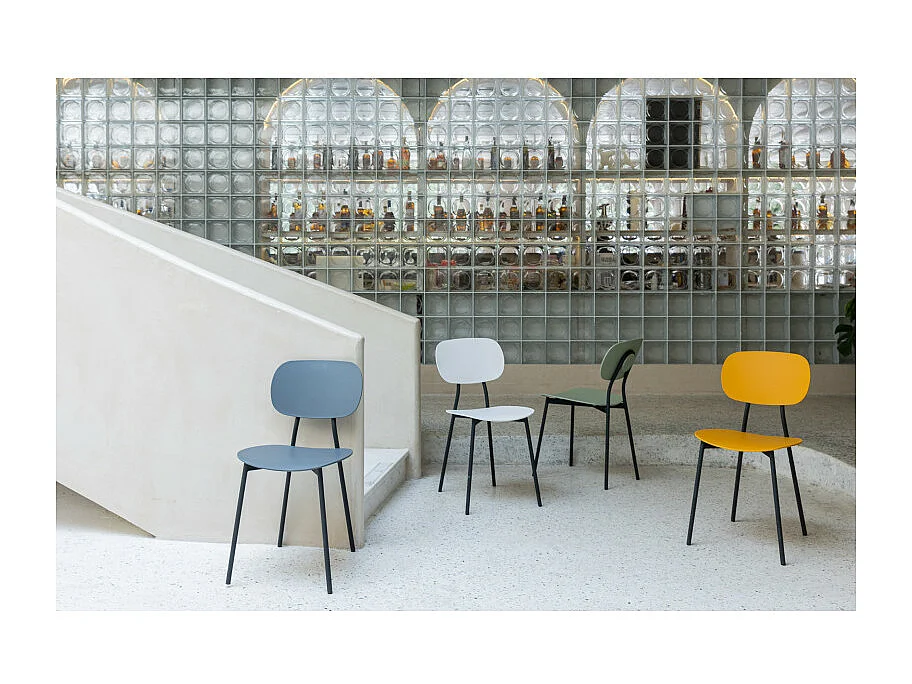 Chaise style contemporain jaune et pieds en métal noir - modèle LEA