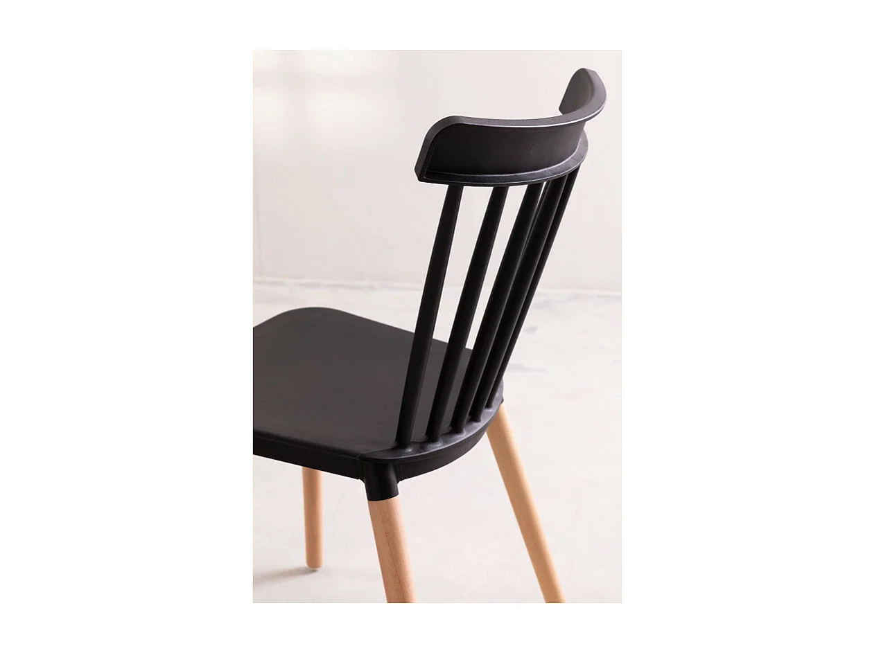 Chaise style scandinave à barreaux modèle POP - Coque en résine noire et pieds en bois naturel