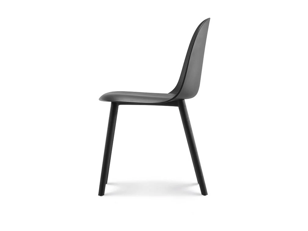 Chaise design MILO noire en résine