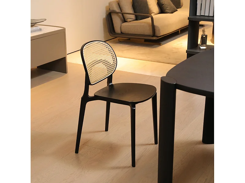 Chaise noire, assise bois et cannage naturel