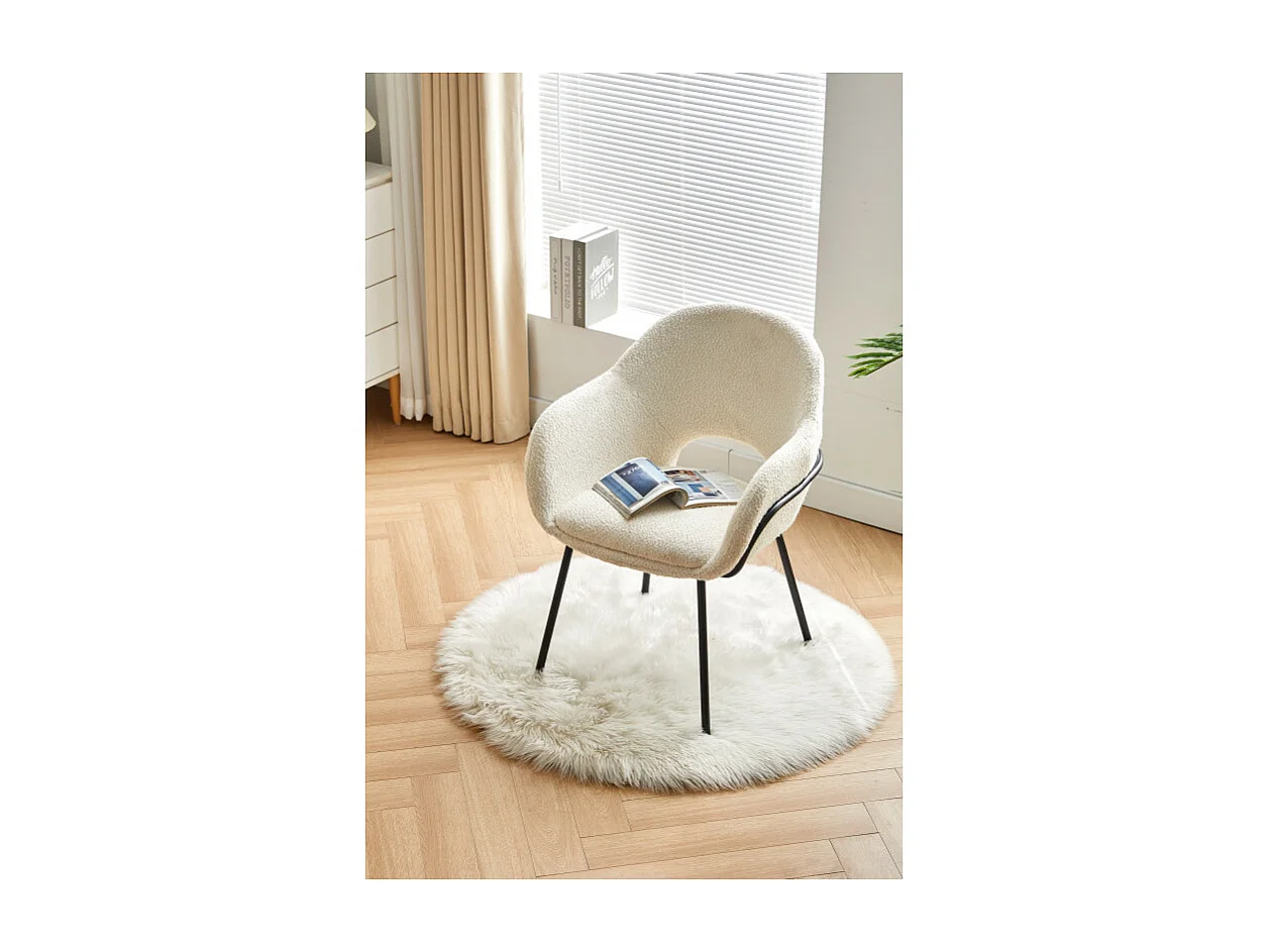 Chaise en tissu beige ANDREA aspect bouclette et accoudoirs