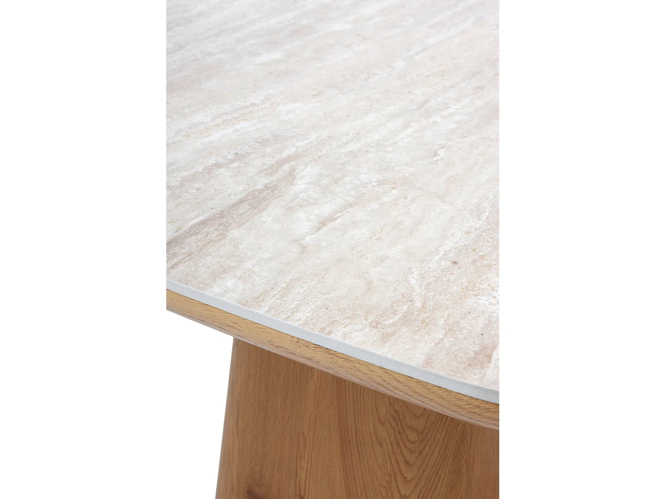 Mesa comedor chapada en madera de roble con sobre cerámico travertino