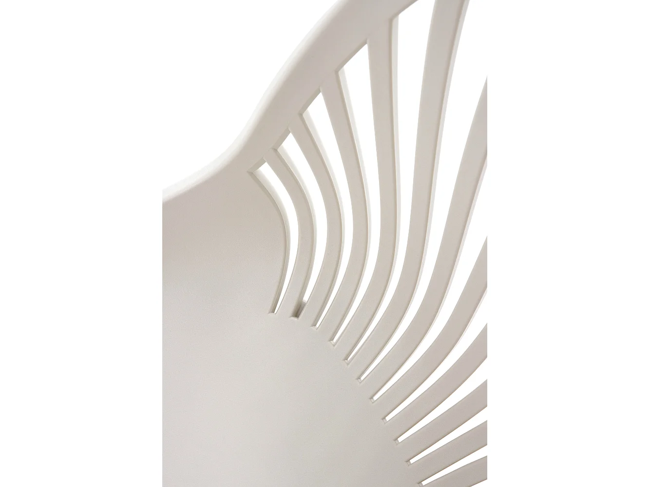 Lot de 4 chaises en polypropylène couleur crème avec pieds métalliques