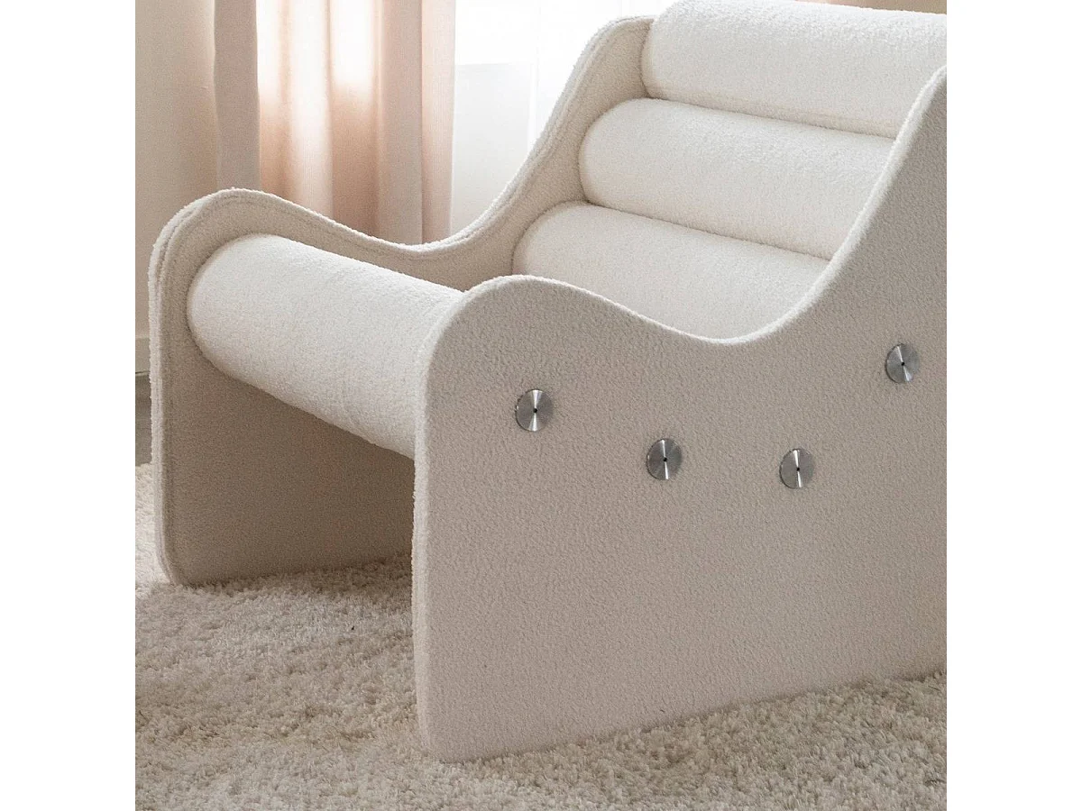 Fauteuil des années 70 en tissu bouclette blanc Athéna