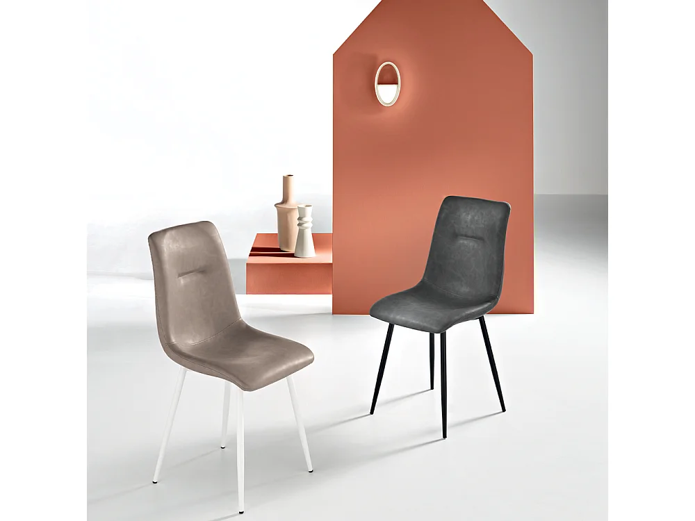 Set di 2 sedie imbottite "Zaren" in ecopelle tortora con struttura bianca cm 45x59 90h