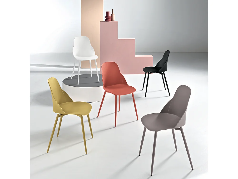 Conjunto de 2 cadeiras modernas brancas "Solinea" em polipropileno com estrutura metálica cm 44x51 82h