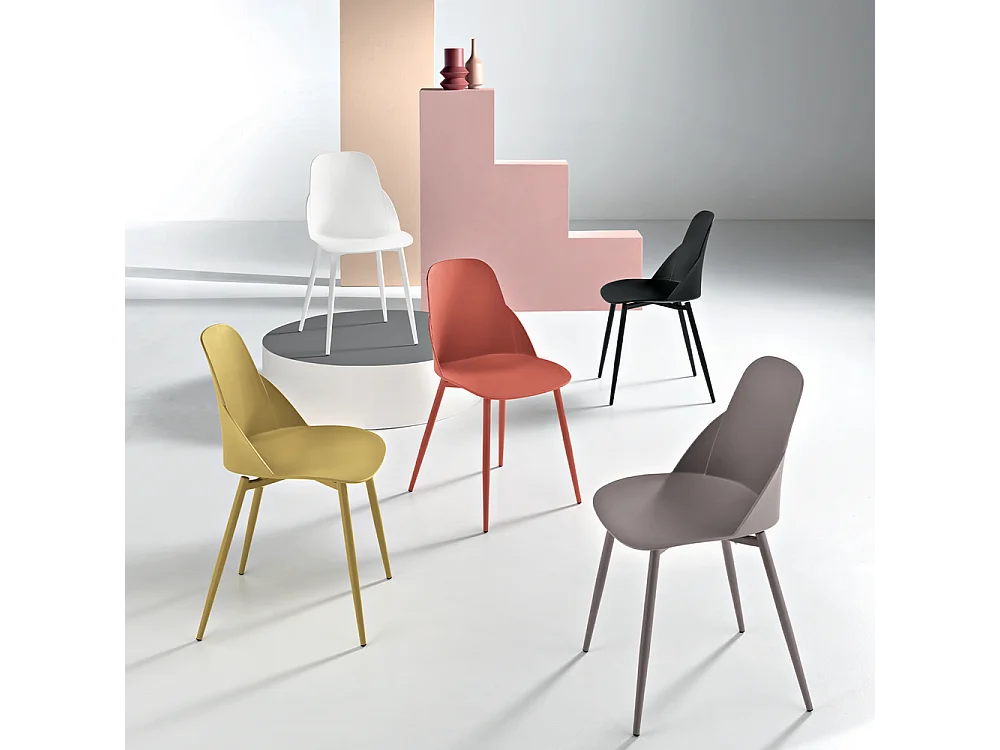 Conjunto de 2 cadeiras modernas brancas "Solinea" em polipropileno com estrutura metálica cm 44x51 82h