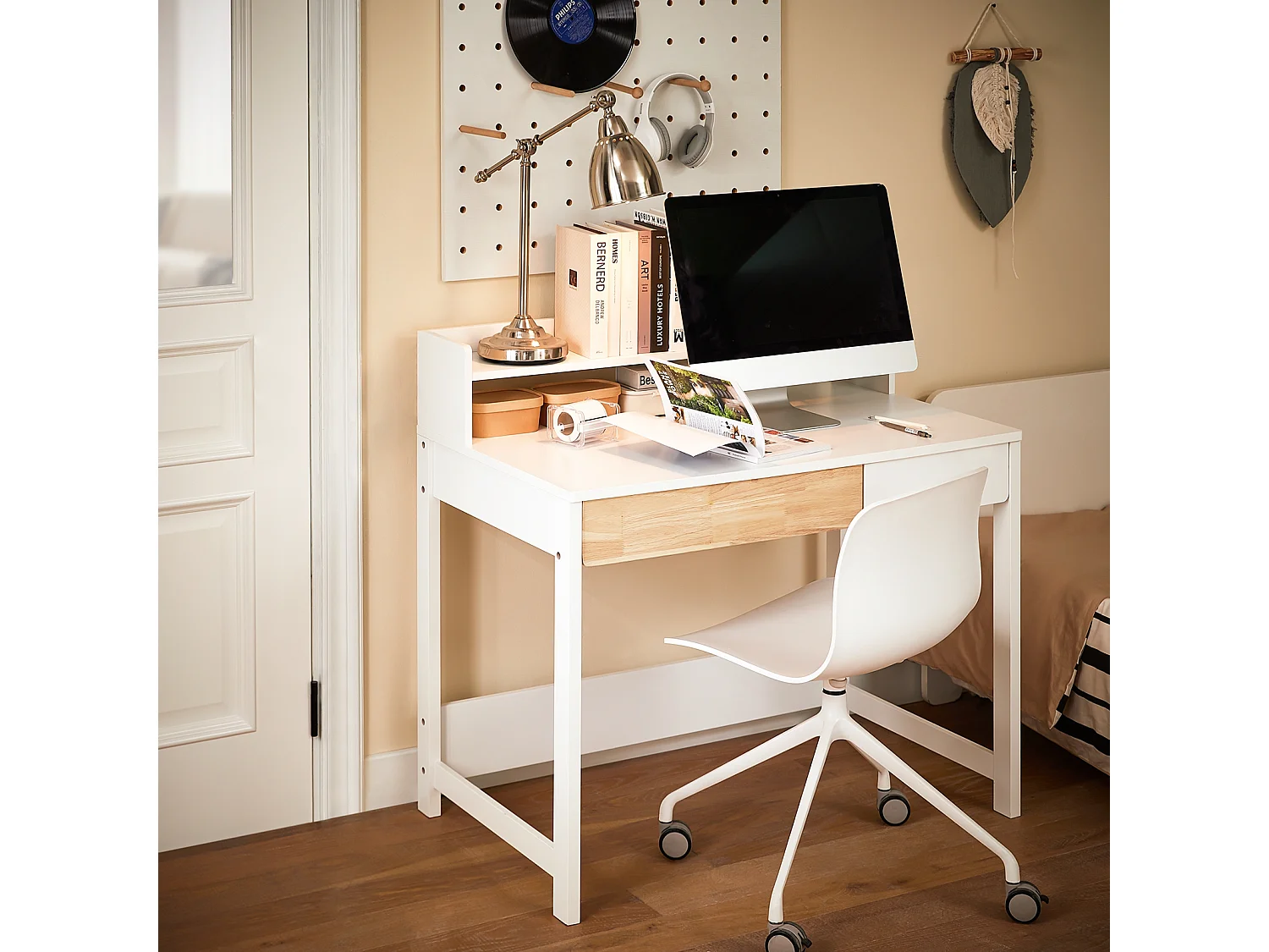 SoBuy Bureau Informatique, Bureau d'Ordinateur, Table d’Étude à Domicile avec 1 Étagère et 2 Tiroirs pour Bureau, Salon, Chambre FWT106-W