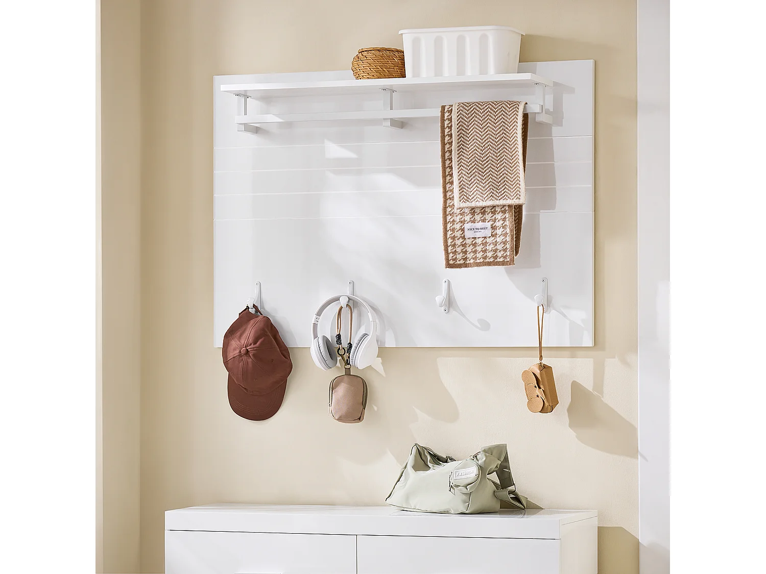 SoBuy FHK36-W Porte-manteau Mural, Étagère Murale, Porte-manteau d'Entrée, Patères avec Étagère Suspendue, Étagère Rangement avec 4 crochets et 1 étagère, Blanc, L1