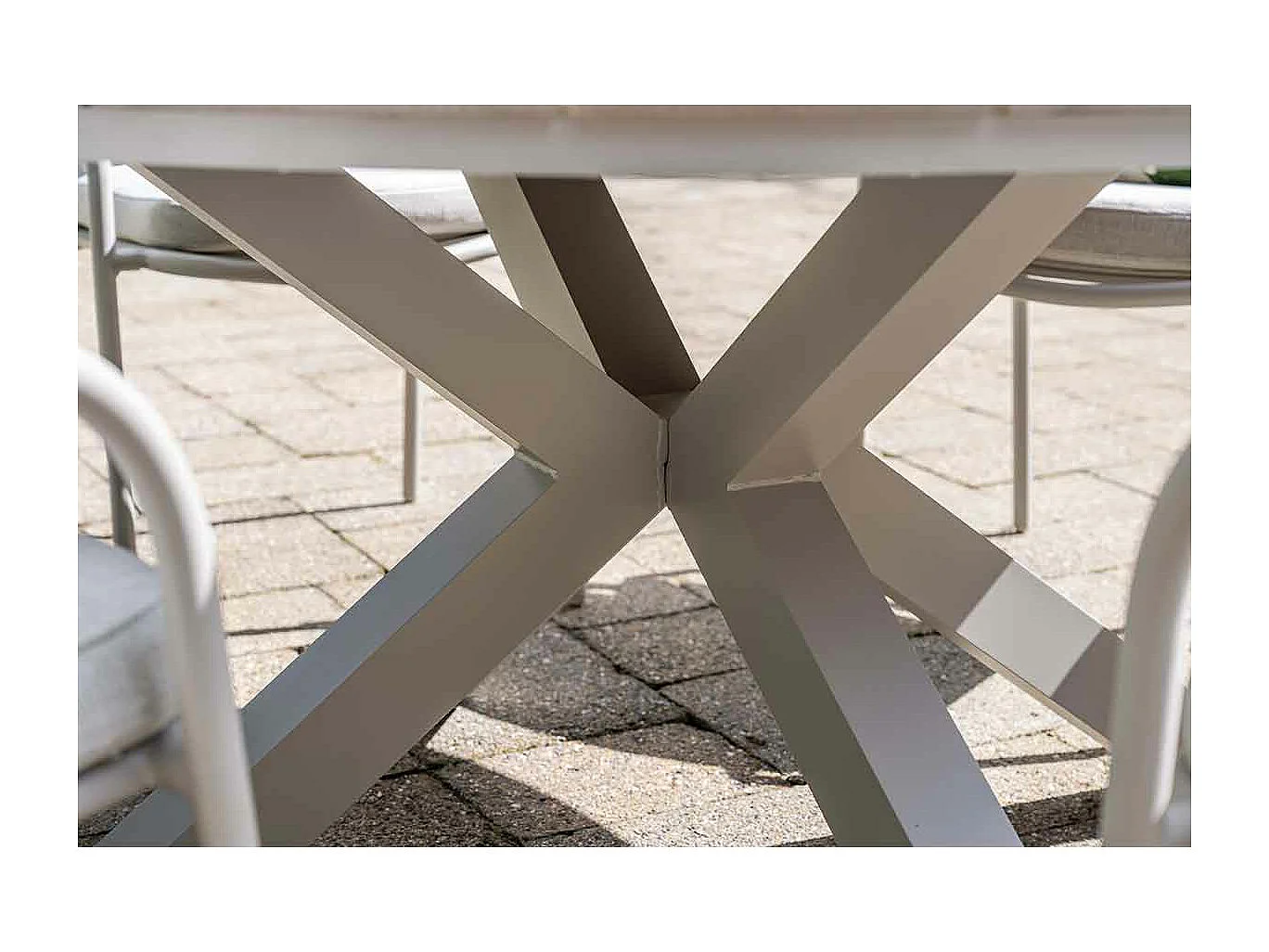 Garden Impressions Tulli tuintafel Ø148 cm - light teak look