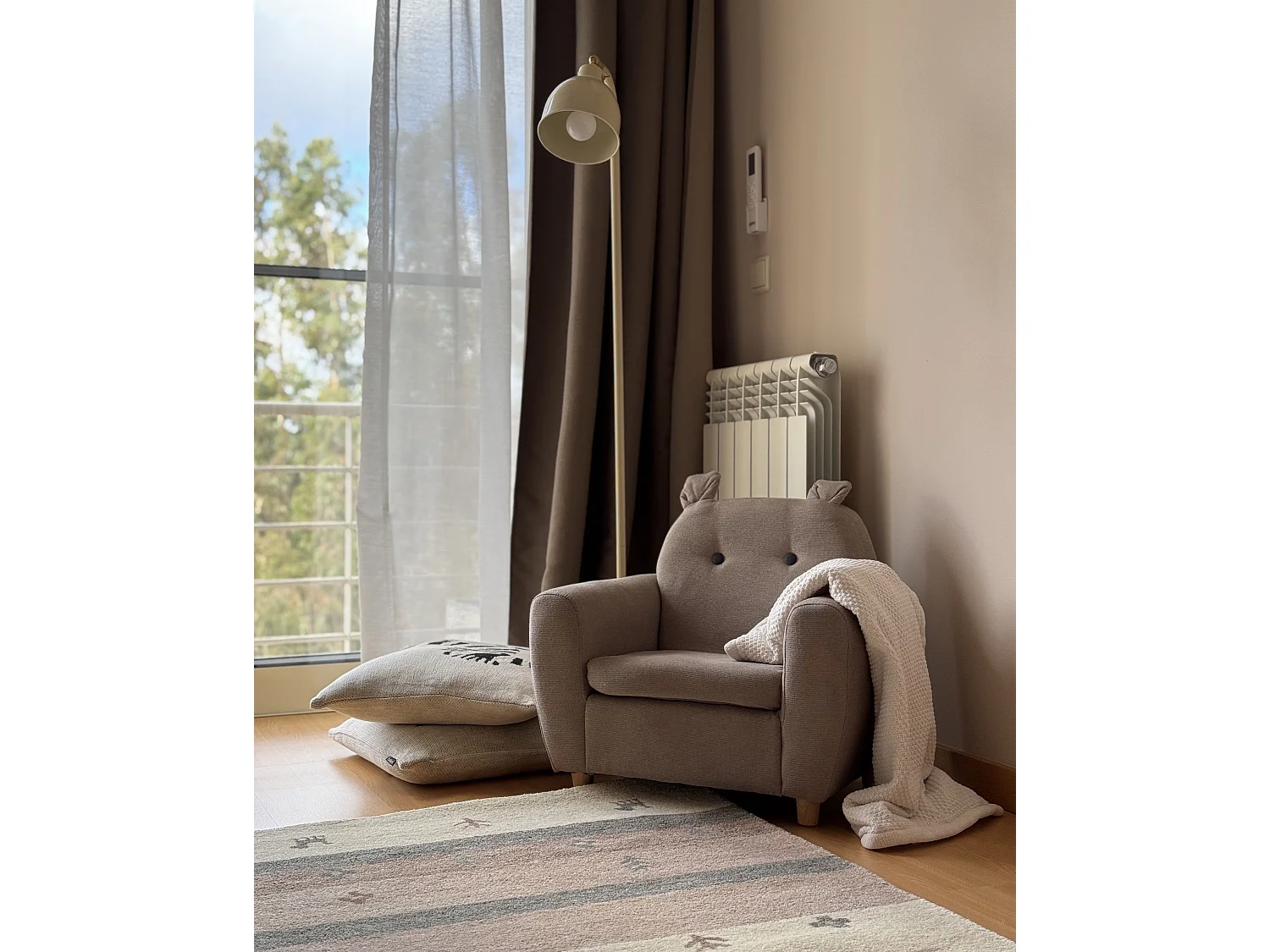 Fauteuil pour enfants taupe MARIBO
