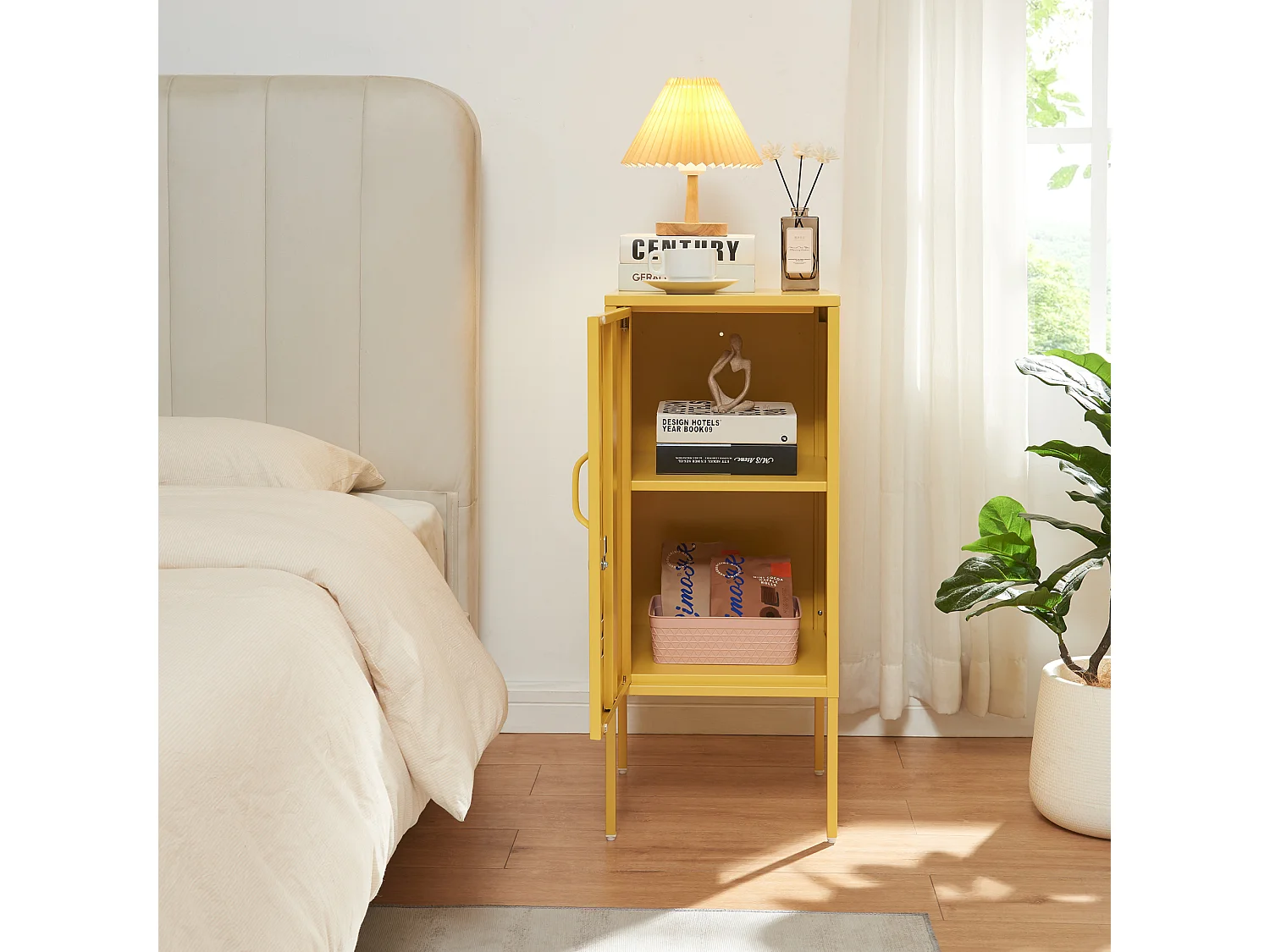 Table de chevet Hausjärvi acier 82 x 35 x 35 cm jaune [en.casa]