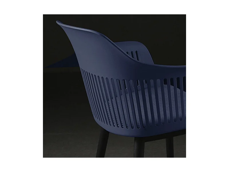 Lot de 4 chaises modernes en résine bleu et pieds design noirs