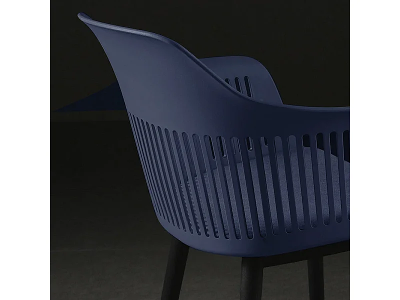 Lot de 4 chaises modernes en résine bleu et pieds design noirs